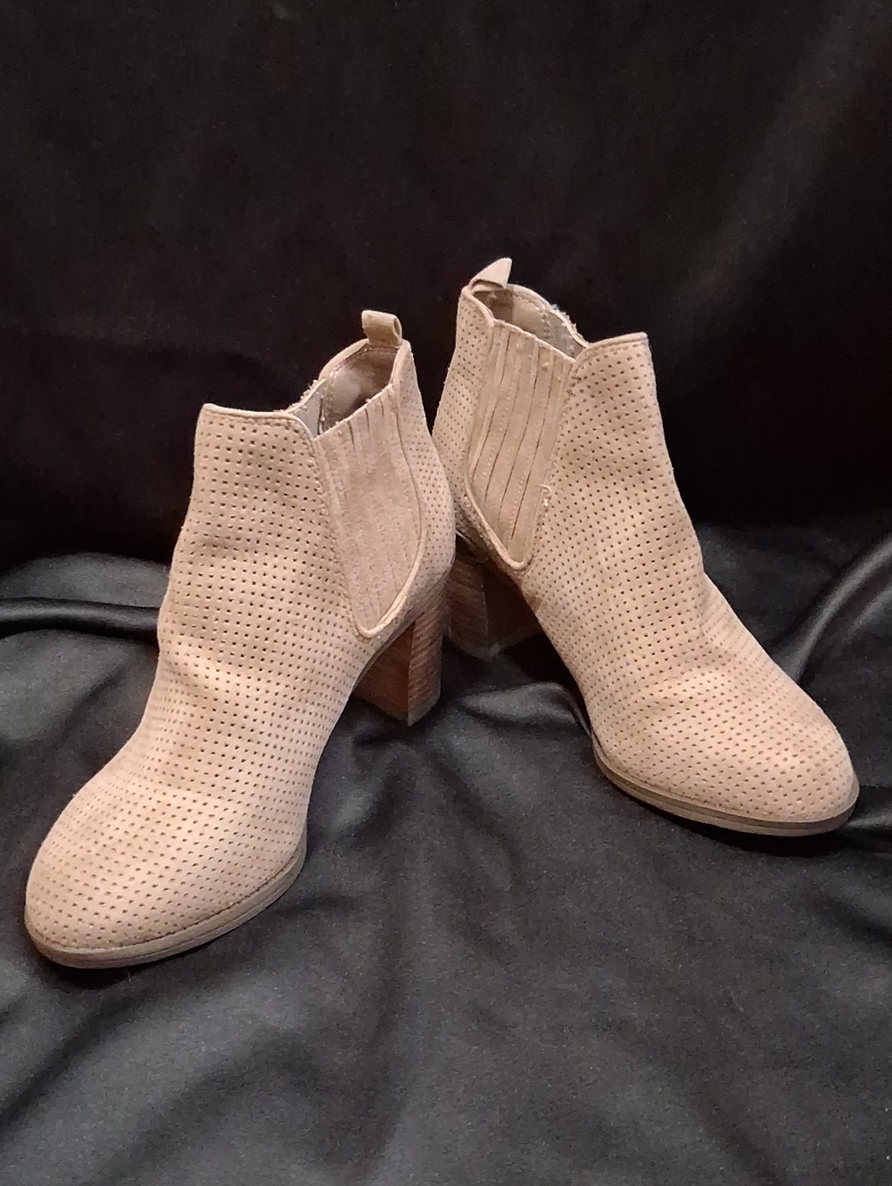 Dr. Scholl's Perforated Suede Leather Ankle Booties - Block Heel - Tan - 9 Wide